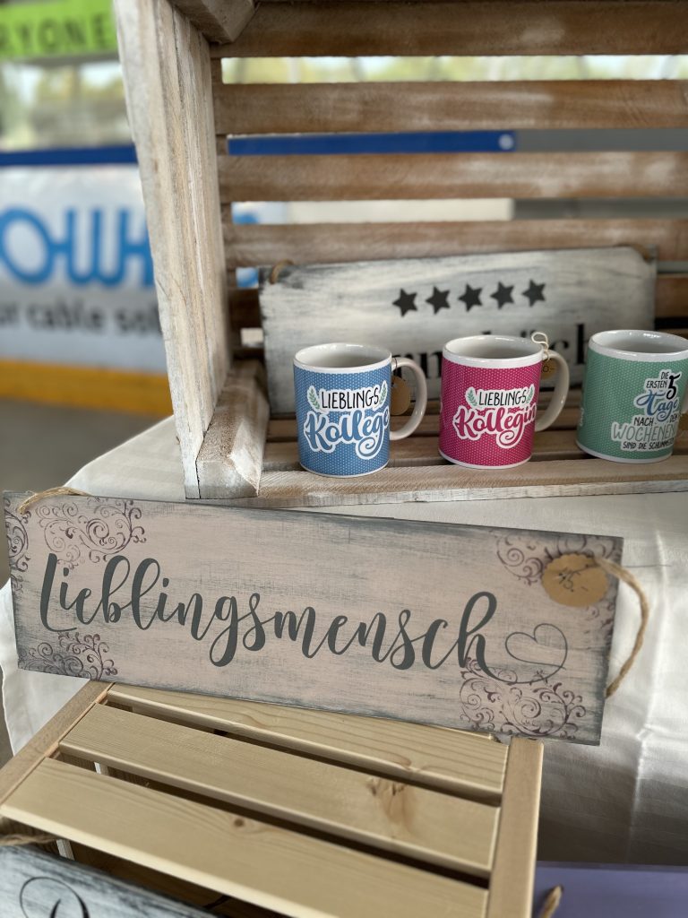 Shabby Chic Holzschild Lieblingsmensch und Tassen